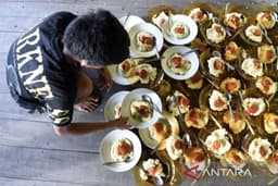 Hidangan Buka Puasa Ikonik, Masjid Tertua Samarinda Siapkan Ratusan Porsi Bubur Peca